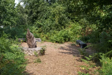 Domaine du Pinsan Eysines sculptures en bois (2).